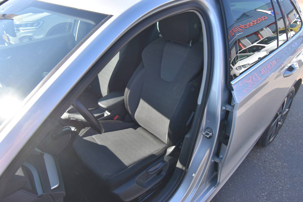 Škoda Octavia ŠKODA Octavia Combi 1.4 TSI iV PHEV Business Edition , VIRTUAL COCKPIT , LED KOPL , A UITRIJ CAM , LMV18 , PDC V+A ,
