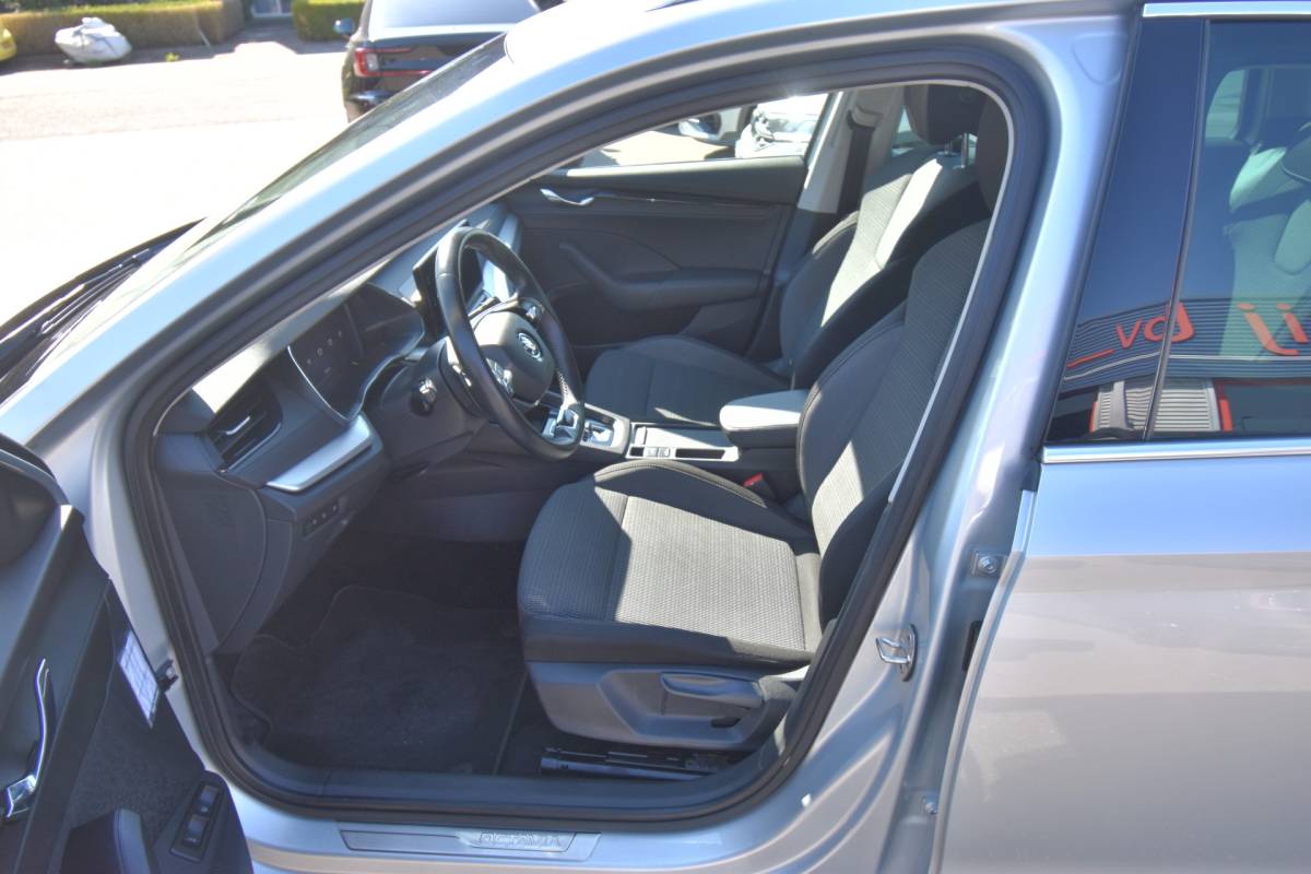 Škoda Octavia ŠKODA Octavia Combi 1.4 TSI iV PHEV Business Edition , VIRTUAL COCKPIT , LED KOPL , A UITRIJ CAM , LMV18 , PDC V+A ,