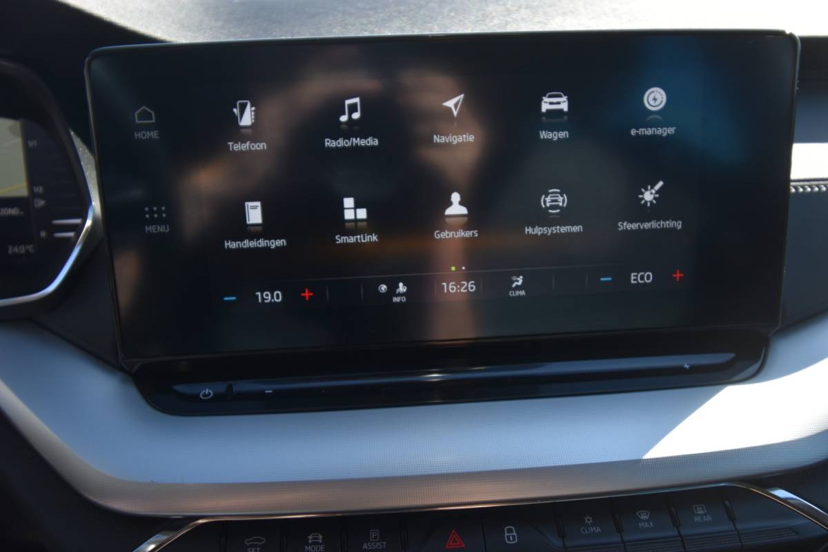 Škoda Octavia ŠKODA Octavia Combi 1.4 TSI iV PHEV Business Edition , VIRTUAL COCKPIT , LED KOPL , A UITRIJ CAM , LMV18 , PDC V+A ,