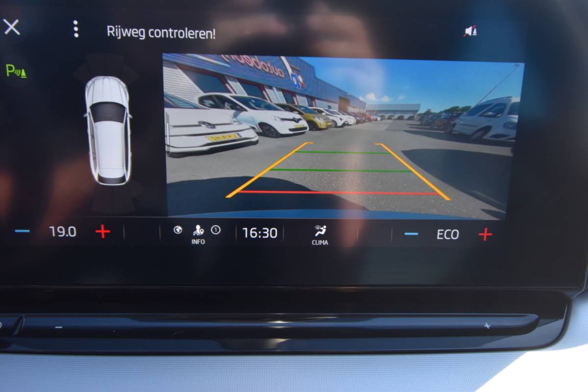 Škoda Octavia ŠKODA Octavia Combi 1.4 TSI iV PHEV Business Edition , VIRTUAL COCKPIT , LED KOPL , A UITRIJ CAM , LMV18 , PDC V+A ,