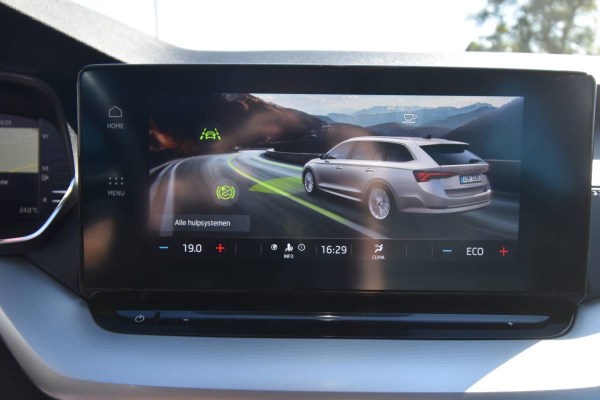 Škoda Octavia ŠKODA Octavia Combi 1.4 TSI iV PHEV Business Edition , VIRTUAL COCKPIT , LED KOPL , A UITRIJ CAM , LMV18 , PDC V+A ,