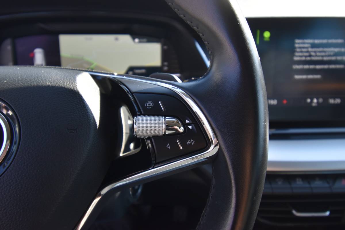 Škoda Octavia ŠKODA Octavia Combi 1.4 TSI iV PHEV Business Edition , VIRTUAL COCKPIT , LED KOPL , A UITRIJ CAM , LMV18 , PDC V+A ,