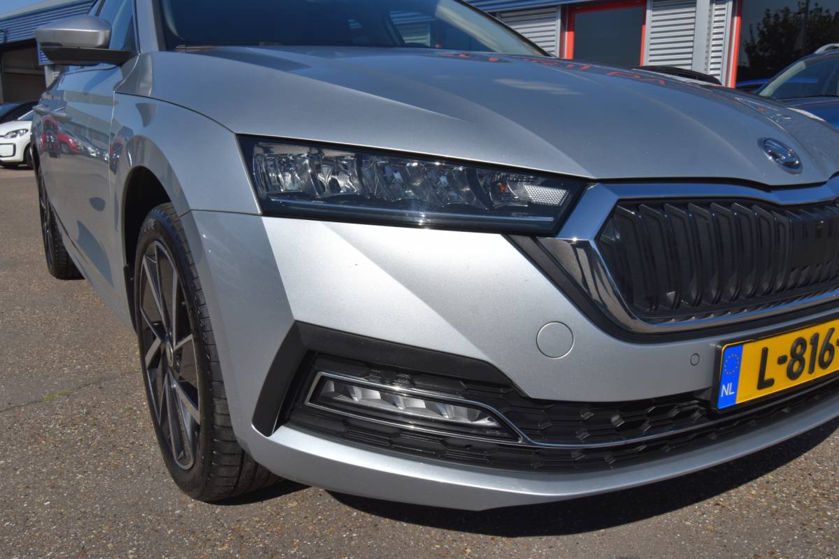 Škoda Octavia ŠKODA Octavia Combi 1.4 TSI iV PHEV Business Edition , VIRTUAL COCKPIT , LED KOPL , A UITRIJ CAM , LMV18 , PDC V+A ,