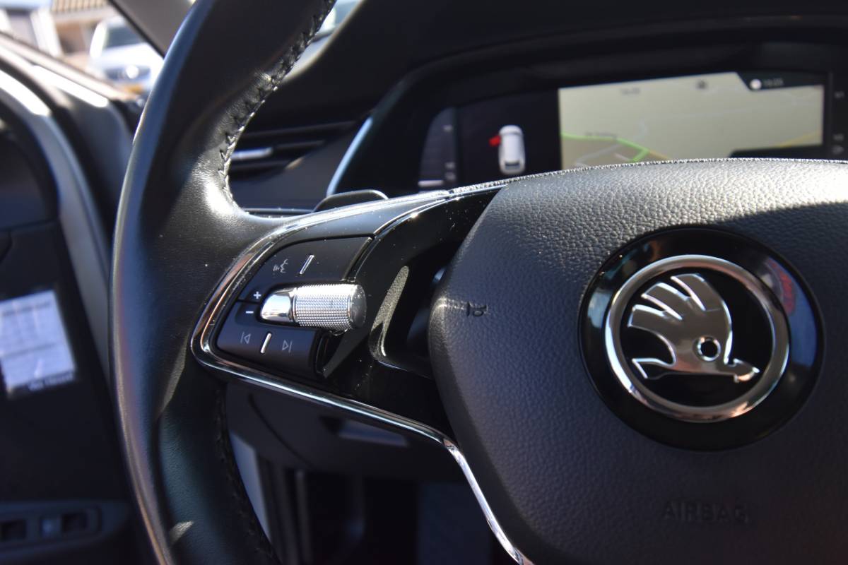 Škoda Octavia ŠKODA Octavia Combi 1.4 TSI iV PHEV Business Edition , VIRTUAL COCKPIT , LED KOPL , A UITRIJ CAM , LMV18 , PDC V+A ,