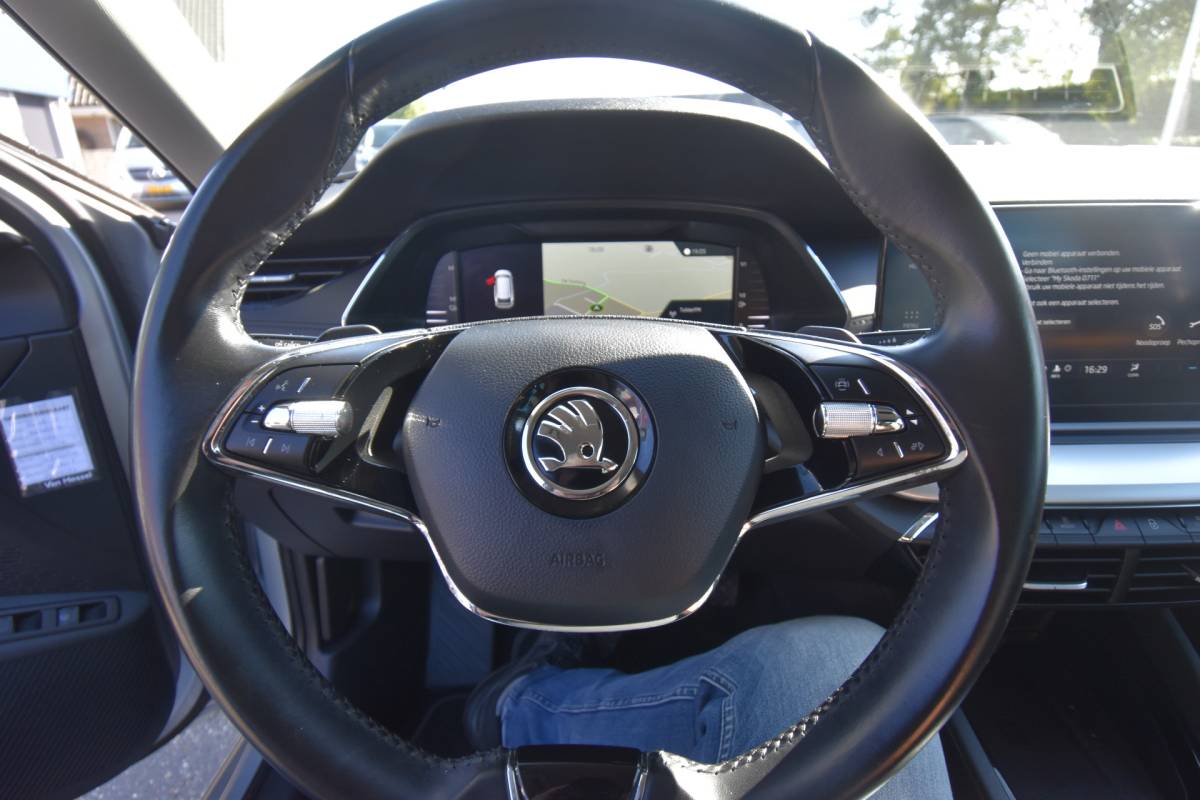 Škoda Octavia ŠKODA Octavia Combi 1.4 TSI iV PHEV Business Edition , VIRTUAL COCKPIT , LED KOPL , A UITRIJ CAM , LMV18 , PDC V+A ,