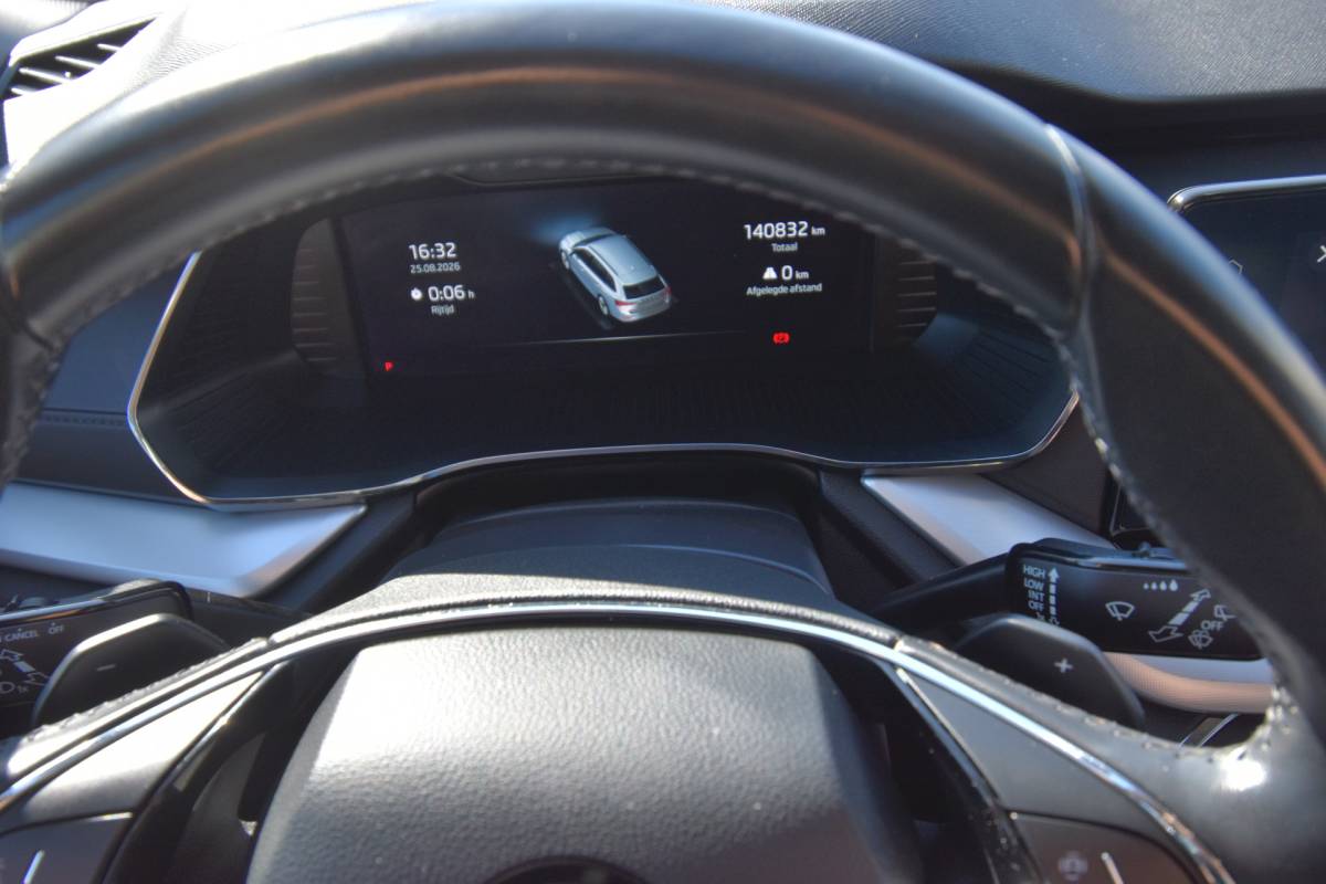 Škoda Octavia ŠKODA Octavia Combi 1.4 TSI iV PHEV Business Edition , VIRTUAL COCKPIT , LED KOPL , A UITRIJ CAM , LMV18 , PDC V+A ,