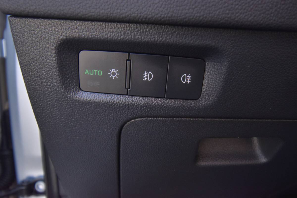 Škoda Octavia ŠKODA Octavia Combi 1.4 TSI iV PHEV Business Edition , VIRTUAL COCKPIT , LED KOPL , A UITRIJ CAM , LMV18 , PDC V+A ,