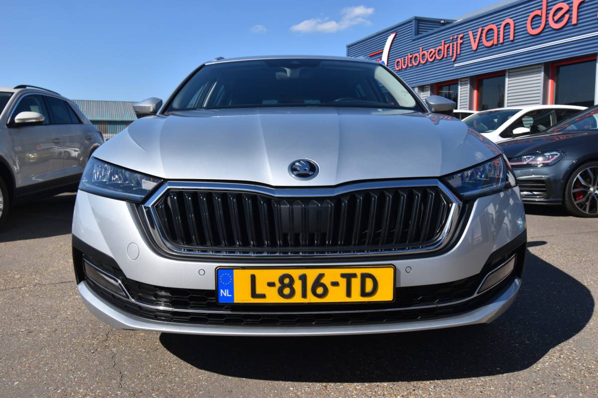 Škoda Octavia ŠKODA Octavia Combi 1.4 TSI iV PHEV Business Edition , VIRTUAL COCKPIT , LED KOPL , A UITRIJ CAM , LMV18 , PDC V+A ,
