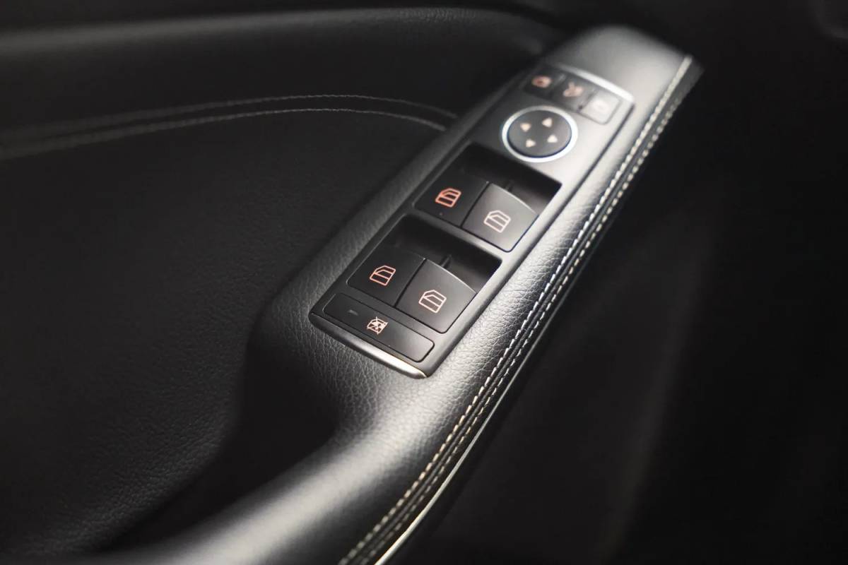 Mercedes-Benz CLA Mercedes-Benz CLA-Klasse SHOOTING BRAKE 180 Lease edition Plus Aut. [ Pano Cruise/Climate Control ]
