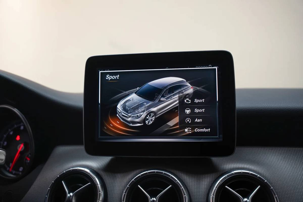 Mercedes-Benz CLA Mercedes-Benz CLA-Klasse SHOOTING BRAKE 180 Lease edition Plus Aut. [ Pano Cruise/Climate Control ]