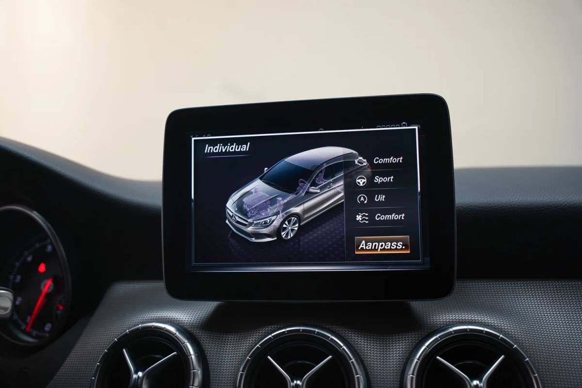 Mercedes-Benz CLA Mercedes-Benz CLA-Klasse SHOOTING BRAKE 180 Lease edition Plus Aut. [ Pano Cruise/Climate Control ]
