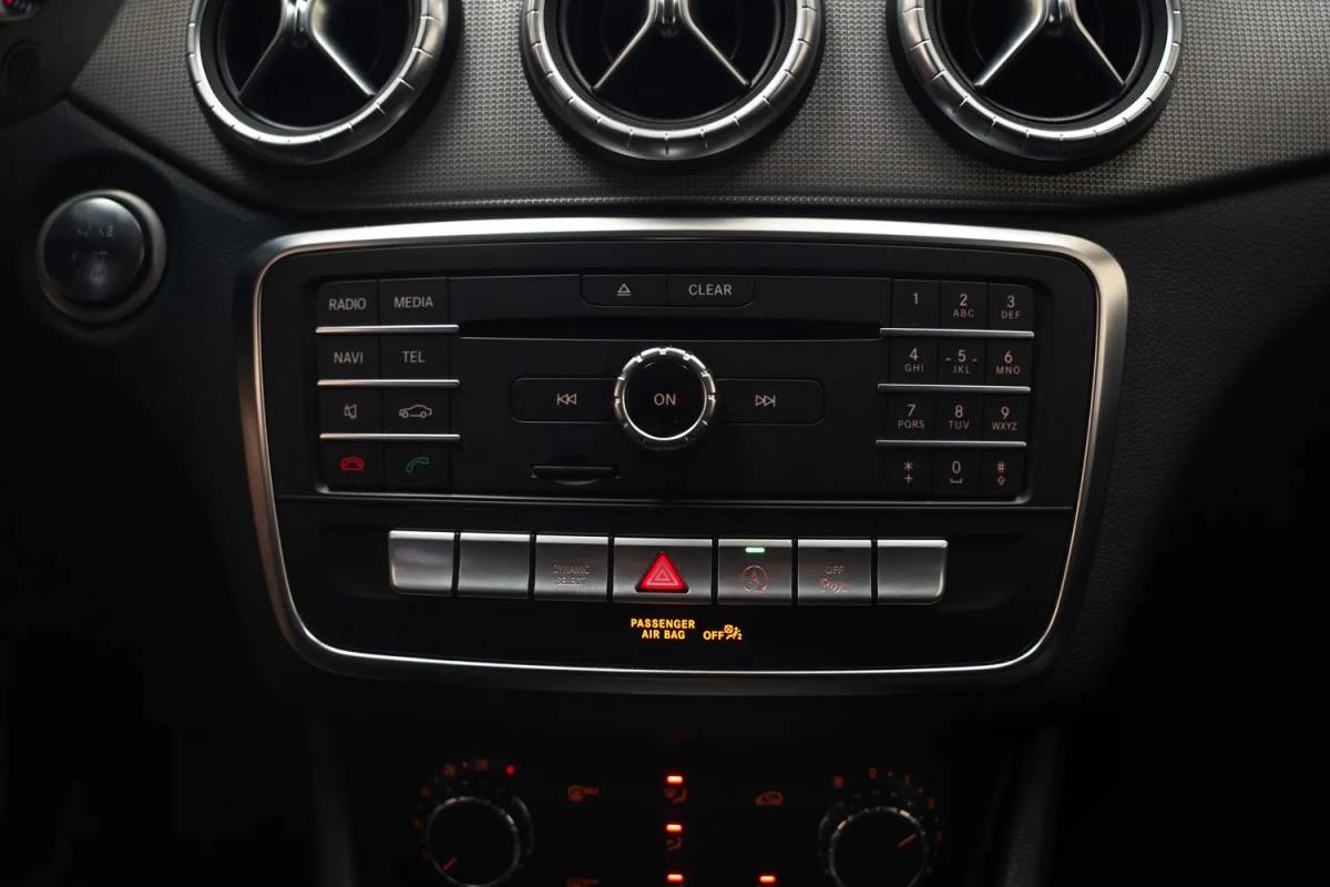 Mercedes-Benz CLA Mercedes-Benz CLA-Klasse SHOOTING BRAKE 180 Lease edition Plus Aut. [ Pano Cruise/Climate Control ]