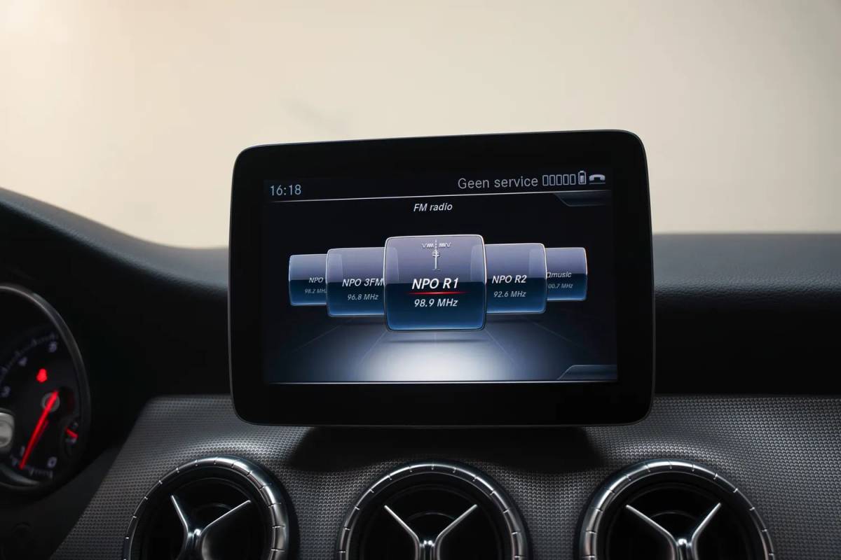 Mercedes-Benz CLA Mercedes-Benz CLA-Klasse SHOOTING BRAKE 180 Lease edition Plus Aut. [ Pano Cruise/Climate Control ]