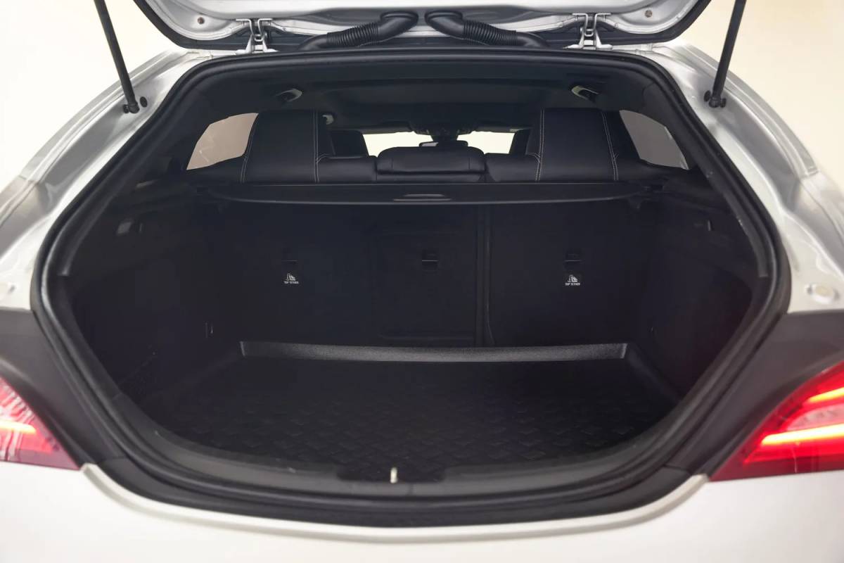 Mercedes-Benz CLA Mercedes-Benz CLA-Klasse SHOOTING BRAKE 180 Lease edition Plus Aut. [ Pano Cruise/Climate Control ]