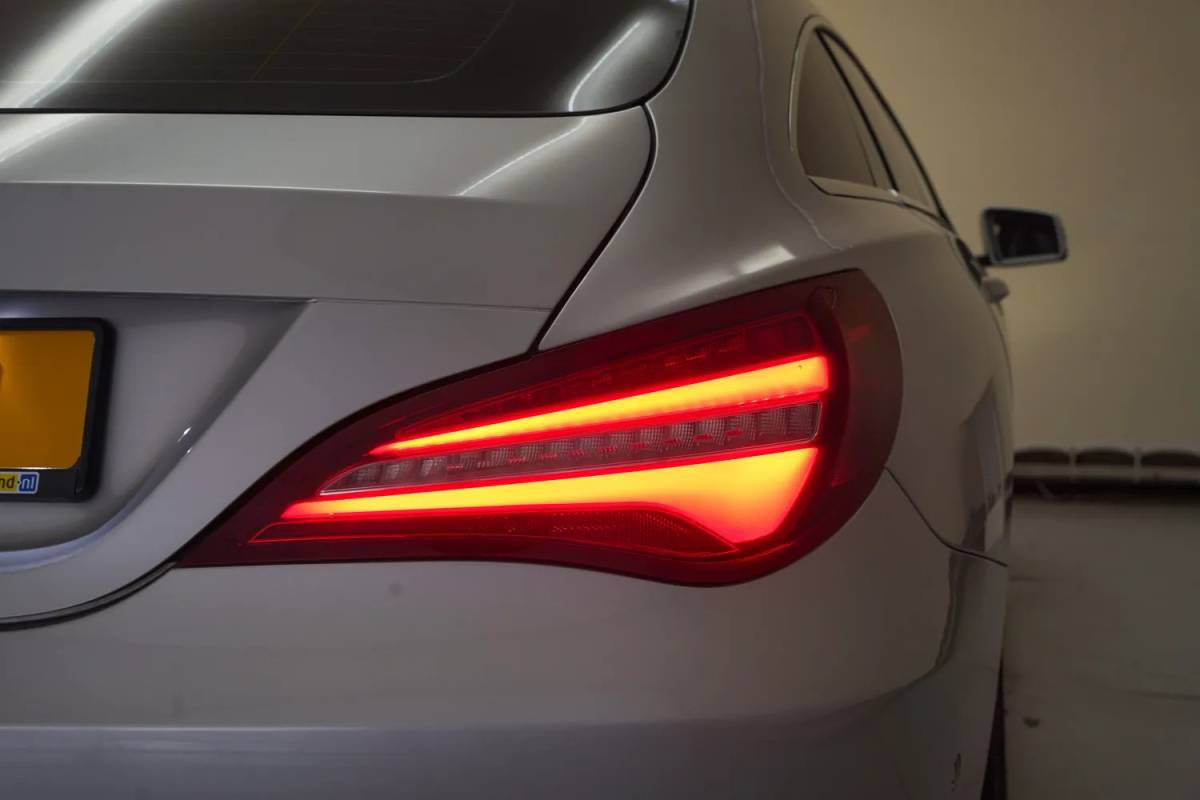 Mercedes-Benz CLA Mercedes-Benz CLA-Klasse SHOOTING BRAKE 180 Lease edition Plus Aut. [ Pano Cruise/Climate Control ]