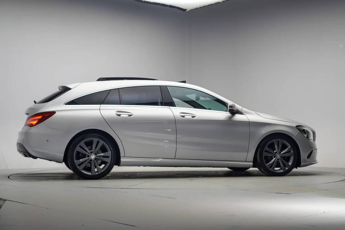 Mercedes-Benz CLA Mercedes-Benz CLA-Klasse SHOOTING BRAKE 180 Lease edition Plus Aut. [ Pano Cruise/Climate Control ]