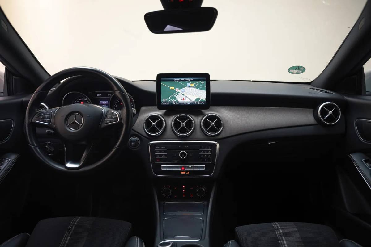 Mercedes-Benz CLA Mercedes-Benz CLA-Klasse SHOOTING BRAKE 180 Lease edition Plus Aut. [ Pano Cruise/Climate Control ]