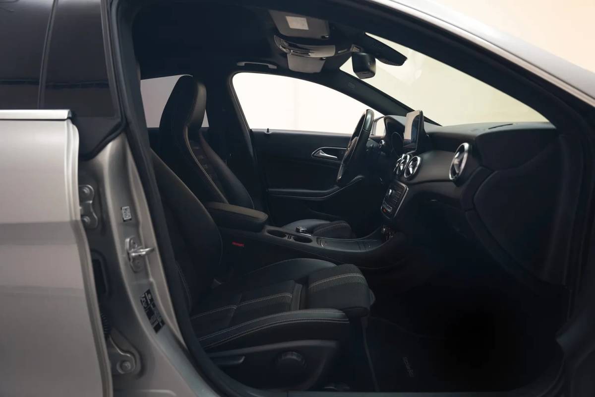 Mercedes-Benz CLA Mercedes-Benz CLA-Klasse SHOOTING BRAKE 180 Lease edition Plus Aut. [ Pano Cruise/Climate Control ]