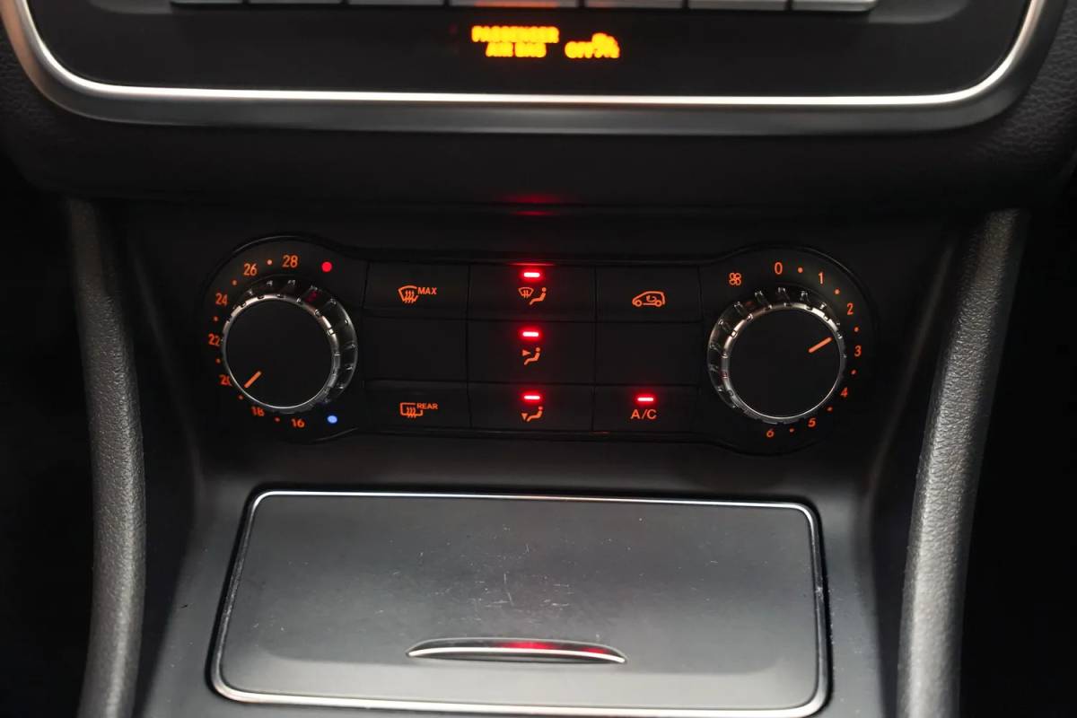 Mercedes-Benz CLA Mercedes-Benz CLA-Klasse SHOOTING BRAKE 180 Lease edition Plus Aut. [ Pano Cruise/Climate Control ]