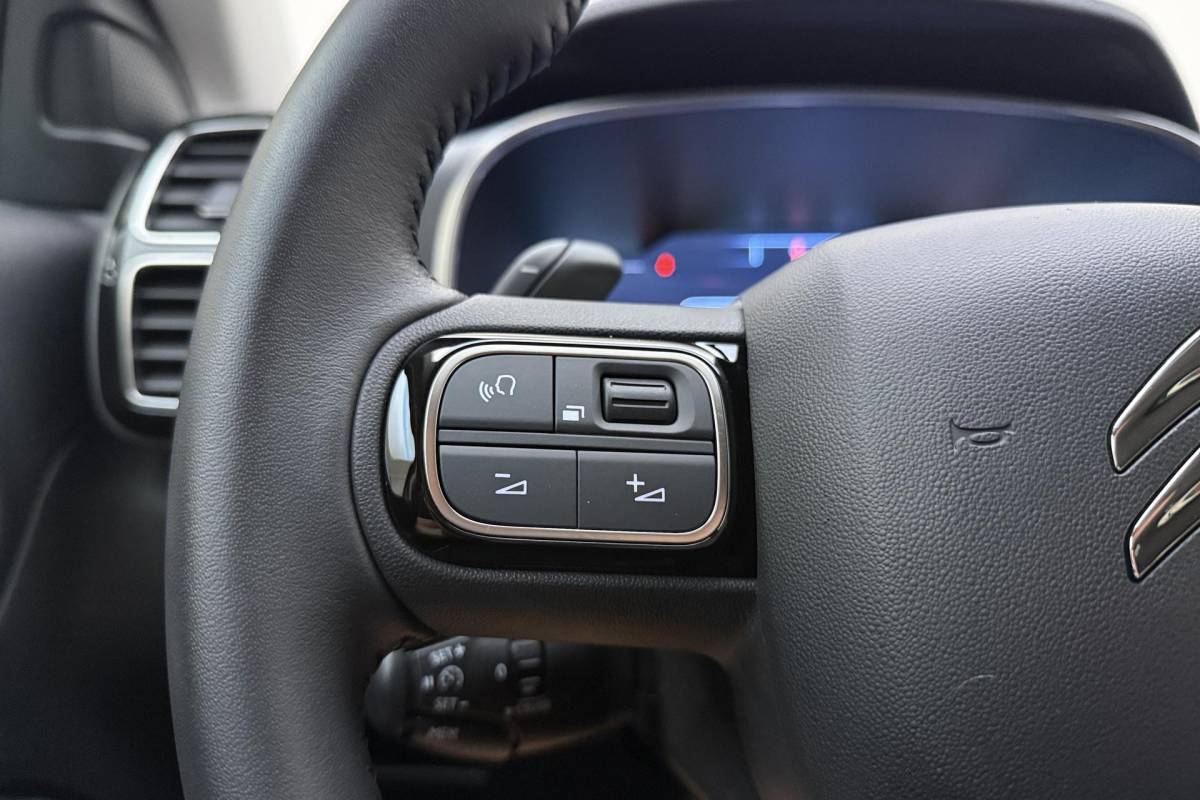 Citroën C5 Aircross Citroen C5 Aircross 1.2 PureTech 130pk Automaat Feel | Navigatie | Trekhaak | Achteruitrijcamera | Climate control | Cruise control | Parkeersensoren | 18″ Lichtmetalen velgen | Lage KM-stand