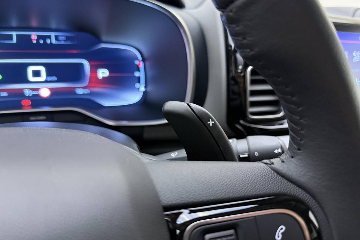 Citroën C5 Aircross Citroen C5 Aircross 1.2 PureTech 130pk Automaat Feel | Navigatie | Trekhaak | Achteruitrijcamera | Climate control | Cruise control | Parkeersensoren | 18″ Lichtmetalen velgen | Lage KM-stand