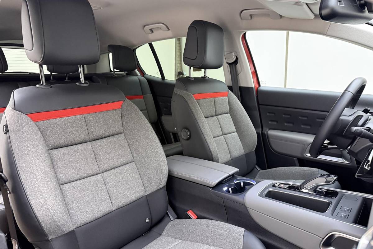 Citroën C5 Aircross Citroen C5 Aircross 1.2 PureTech 130pk Automaat Feel | Navigatie | Trekhaak | Achteruitrijcamera | Climate control | Cruise control | Parkeersensoren | 18″ Lichtmetalen velgen | Lage KM-stand