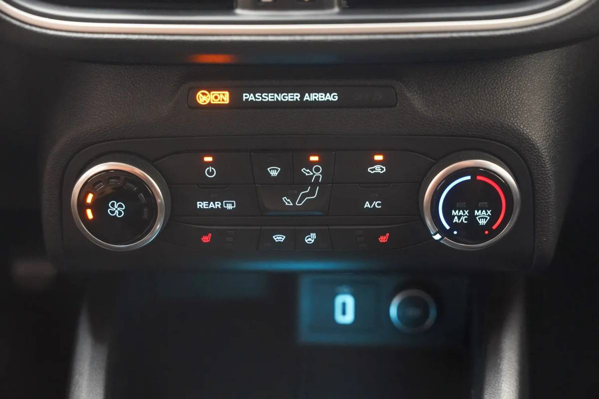 Ford Focus Ford Focus Wagon 1.0 EcoBoost Trend Edition Business [ Carplay Cruise PDC Stoelverwarming ]