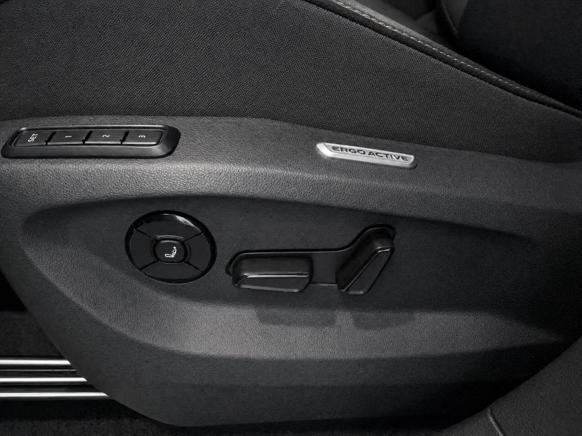 Volkswagen Tiguan Volkswagen Tiguan 1.5 272pk DSG eHybrid R-Line Edition · Panoramadak · Wegklapbare Trekhaak · Leder · Harman Kardon · 360 Camera · Stoel ventilatie · Massage · 20” Inch · Garantie t/m 04-09-2030 of 100.000km