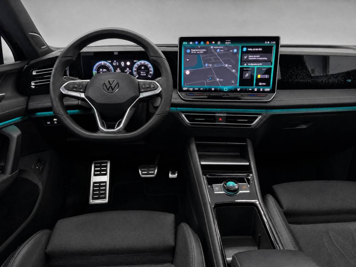 Volkswagen Tiguan Volkswagen Tiguan 1.5 272pk DSG eHybrid R-Line Edition · Panoramadak · Wegklapbare Trekhaak · Leder · Harman Kardon · 360 Camera · Stoel ventilatie · Massage · 20” Inch · Garantie t/m 04-09-2030 of 100.000km