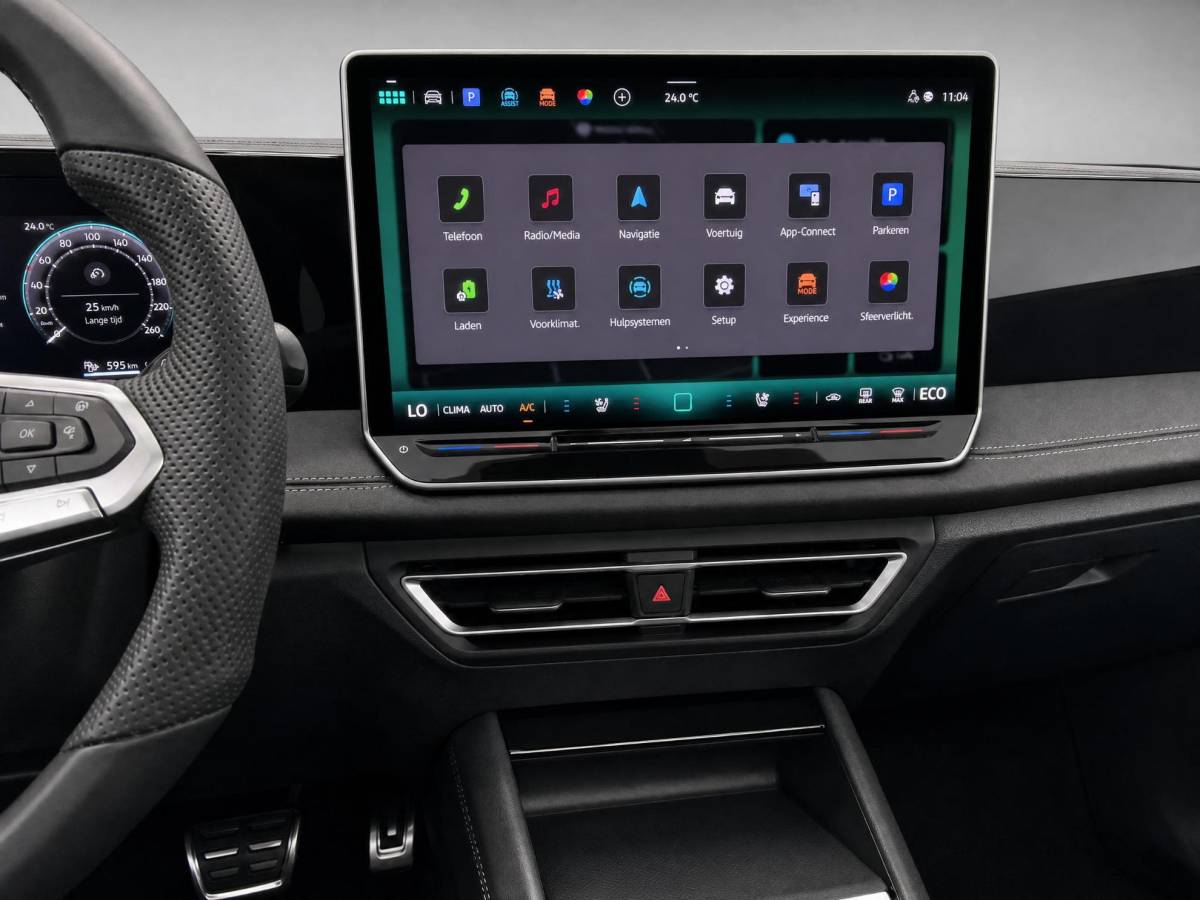 Volkswagen Tiguan Volkswagen Tiguan 1.5 272pk DSG eHybrid R-Line Edition · Panoramadak · Wegklapbare Trekhaak · Leder · Harman Kardon · 360 Camera · Stoel ventilatie · Massage · 20” Inch · Garantie t/m 04-09-2030 of 100.000km