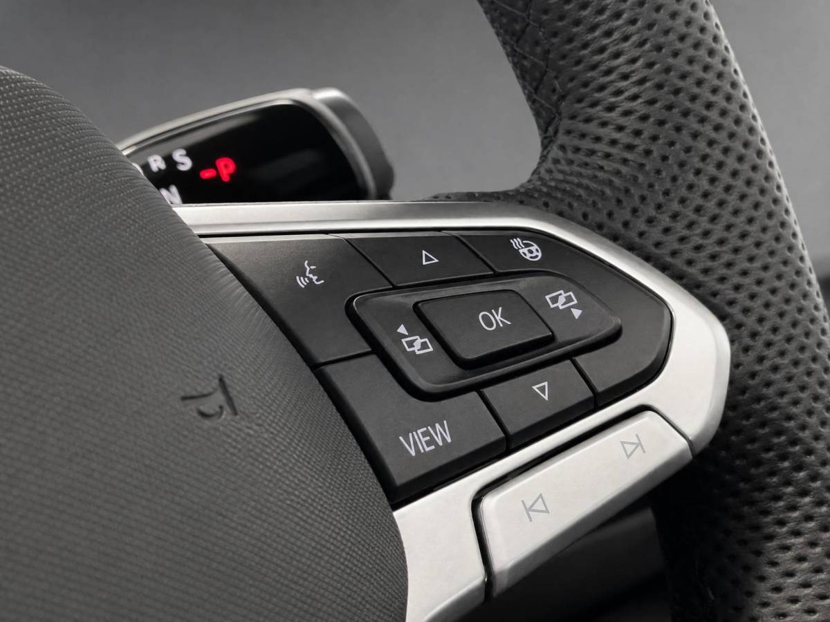Volkswagen Tiguan Volkswagen Tiguan 1.5 272pk DSG eHybrid R-Line Edition · Panoramadak · Wegklapbare Trekhaak · Leder · Harman Kardon · 360 Camera · Stoel ventilatie · Massage · 20” Inch · Garantie t/m 04-09-2030 of 100.000km
