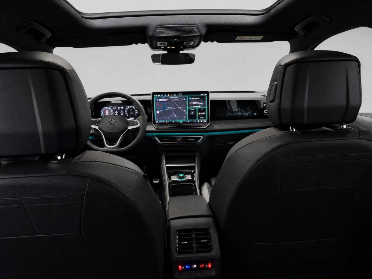 Volkswagen Tiguan Volkswagen Tiguan 1.5 272pk DSG eHybrid R-Line Edition · Panoramadak · Wegklapbare Trekhaak · Leder · Harman Kardon · 360 Camera · Stoel ventilatie · Massage · 20” Inch · Garantie t/m 04-09-2030 of 100.000km
