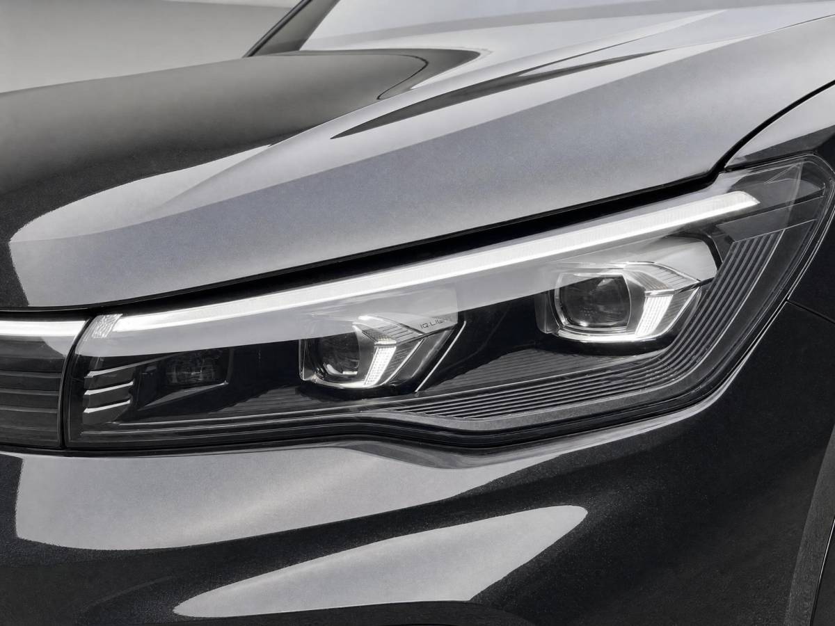 Volkswagen Tiguan Volkswagen Tiguan 1.5 272pk DSG eHybrid R-Line Edition · Panoramadak · Wegklapbare Trekhaak · Leder · Harman Kardon · 360 Camera · Stoel ventilatie · Massage · 20” Inch · Garantie t/m 04-09-2030 of 100.000km