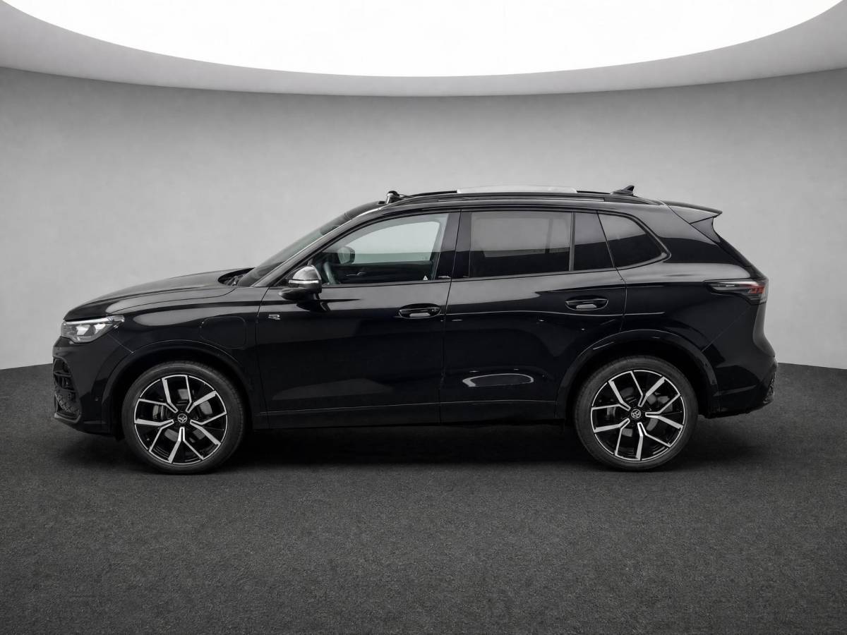 Volkswagen Tiguan Volkswagen Tiguan 1.5 272pk DSG eHybrid R-Line Edition · Panoramadak · Wegklapbare Trekhaak · Leder · Harman Kardon · 360 Camera · Stoel ventilatie · Massage · 20” Inch · Garantie t/m 04-09-2030 of 100.000km