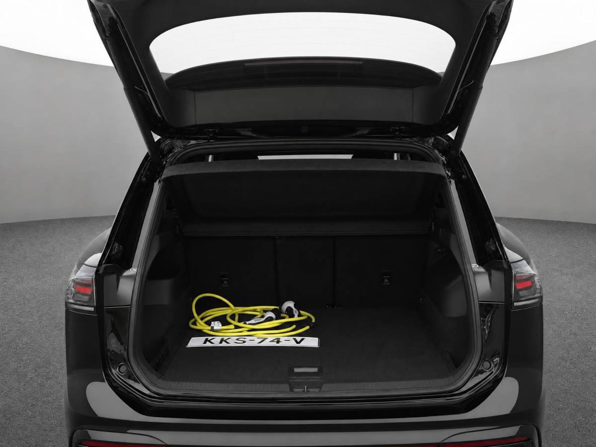 Volkswagen Tiguan Volkswagen Tiguan 1.5 272pk DSG eHybrid R-Line Edition · Panoramadak · Wegklapbare Trekhaak · Leder · Harman Kardon · 360 Camera · Stoel ventilatie · Massage · 20” Inch · Garantie t/m 04-09-2030 of 100.000km
