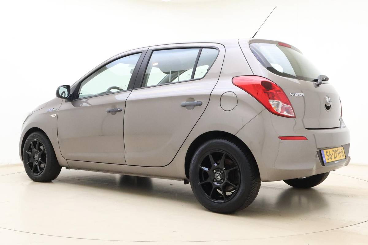Hyundai i20 Hyundai i20 1.2i i-Motion 85pk | 5 Deurs | Airco | Lichtmetalen Velgen | Audio | Weinig Kilometers