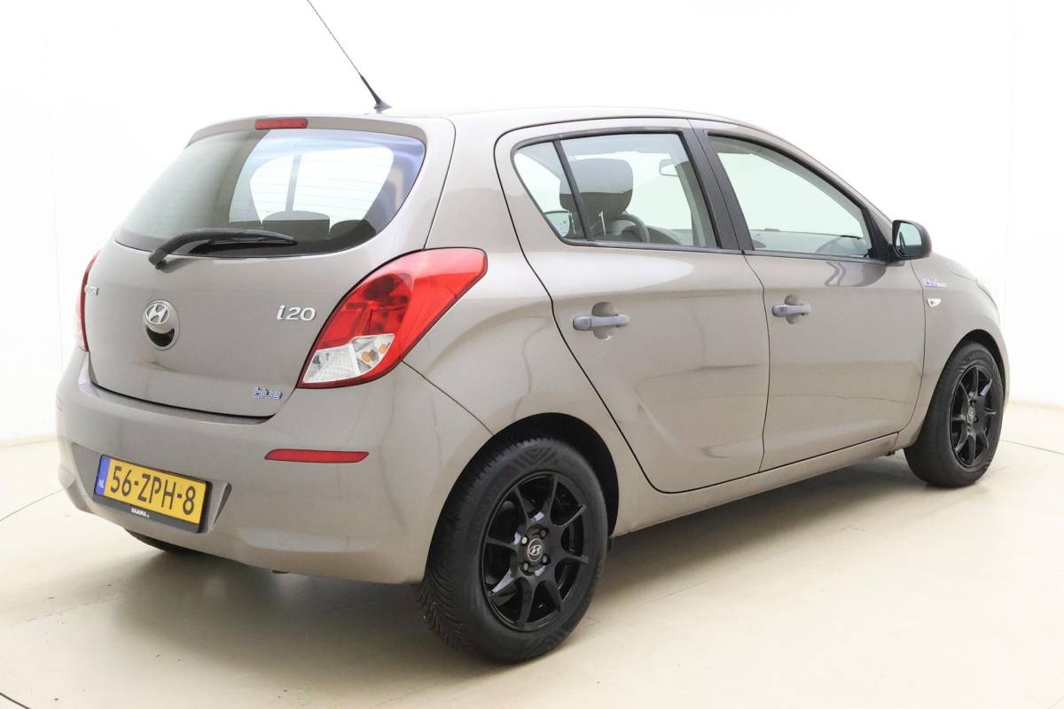 Hyundai i20 Hyundai i20 1.2i i-Motion 85pk | 5 Deurs | Airco | Lichtmetalen Velgen | Audio | Weinig Kilometers
