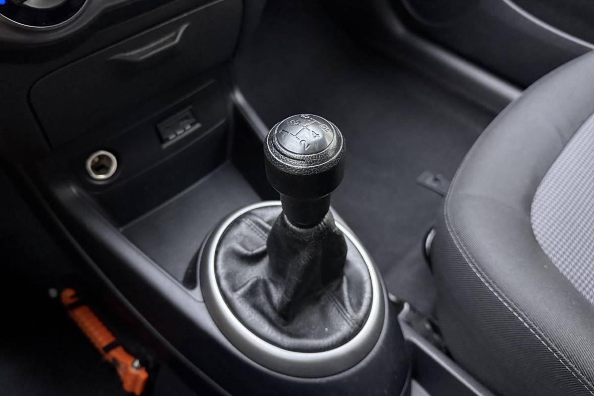 Hyundai i20 Hyundai i20 1.2i i-Motion 85pk | 5 Deurs | Airco | Lichtmetalen Velgen | Audio | Weinig Kilometers