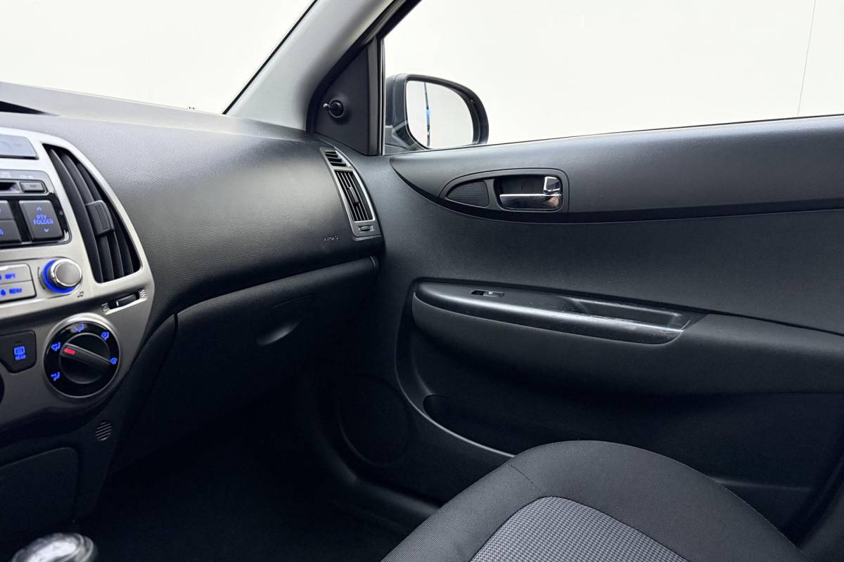 Hyundai i20 Hyundai i20 1.2i i-Motion 85pk | 5 Deurs | Airco | Lichtmetalen Velgen | Audio | Weinig Kilometers