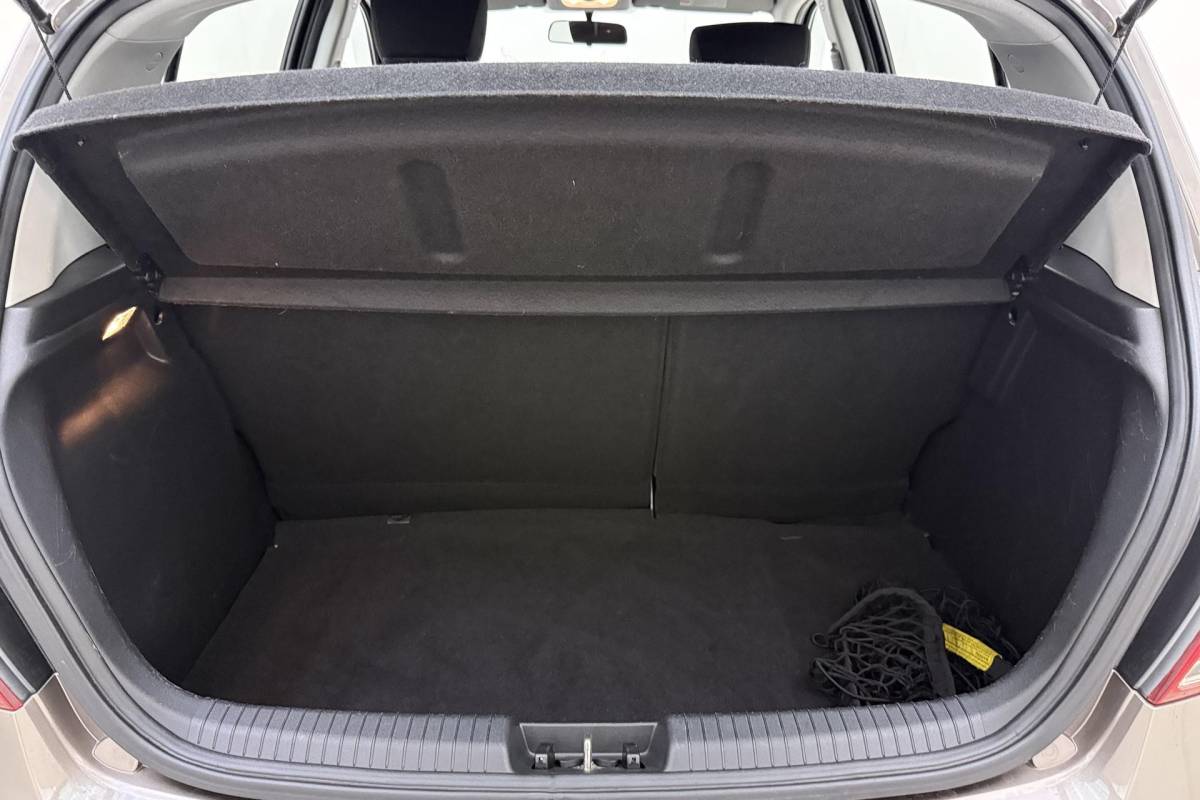 Hyundai i20 Hyundai i20 1.2i i-Motion 85pk | 5 Deurs | Airco | Lichtmetalen Velgen | Audio | Weinig Kilometers