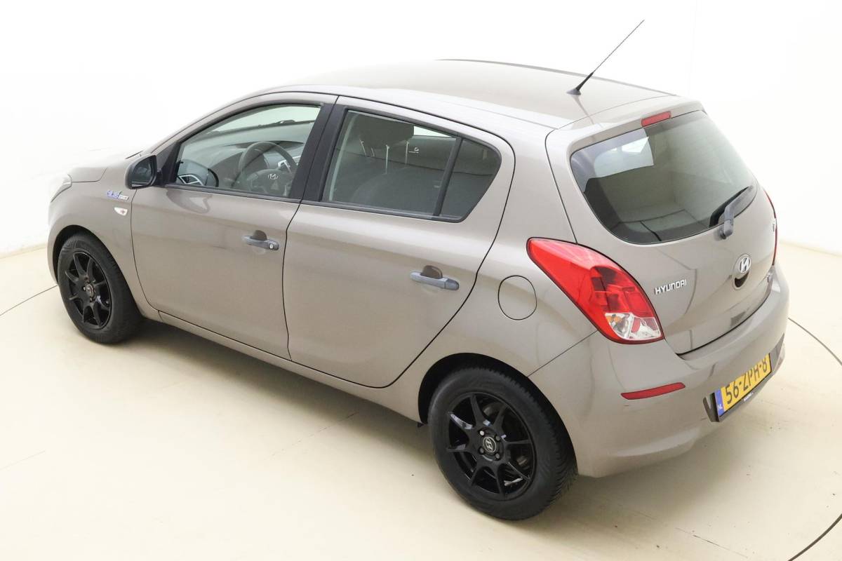 Hyundai i20 Hyundai i20 1.2i i-Motion 85pk | 5 Deurs | Airco | Lichtmetalen Velgen | Audio | Weinig Kilometers