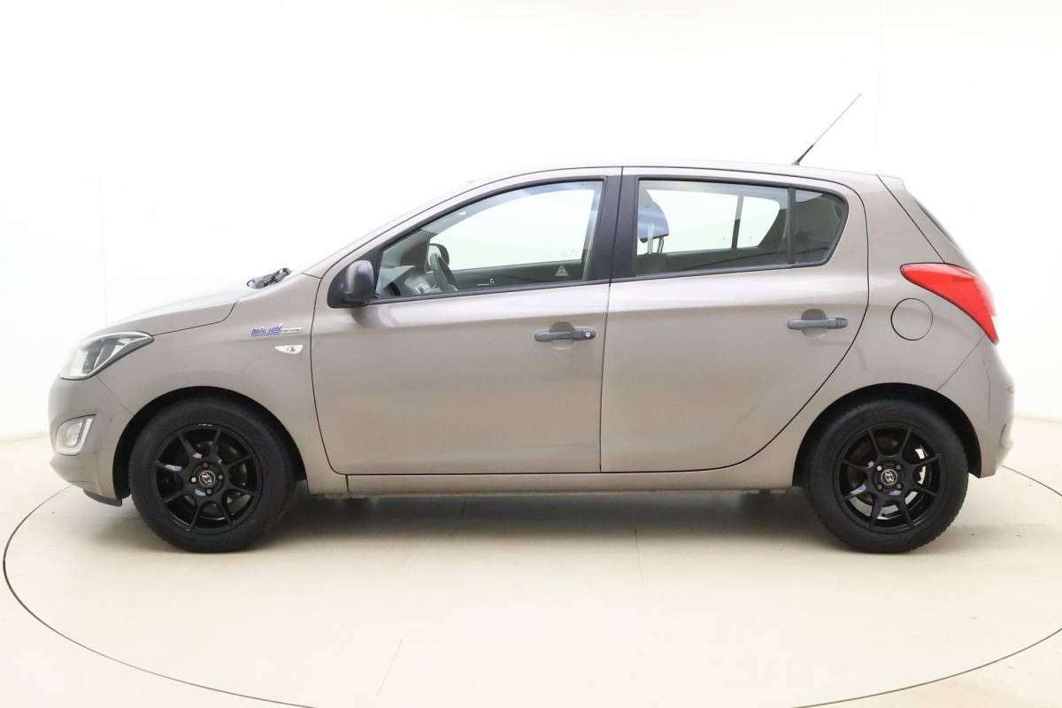 Hyundai i20 Hyundai i20 1.2i i-Motion 85pk | 5 Deurs | Airco | Lichtmetalen Velgen | Audio | Weinig Kilometers