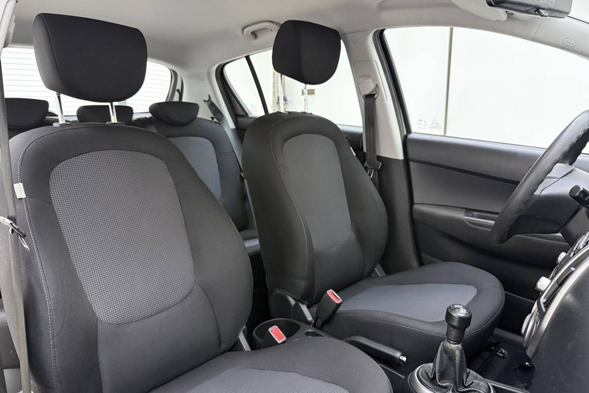Hyundai i20 Hyundai i20 1.2i i-Motion 85pk | 5 Deurs | Airco | Lichtmetalen Velgen | Audio | Weinig Kilometers