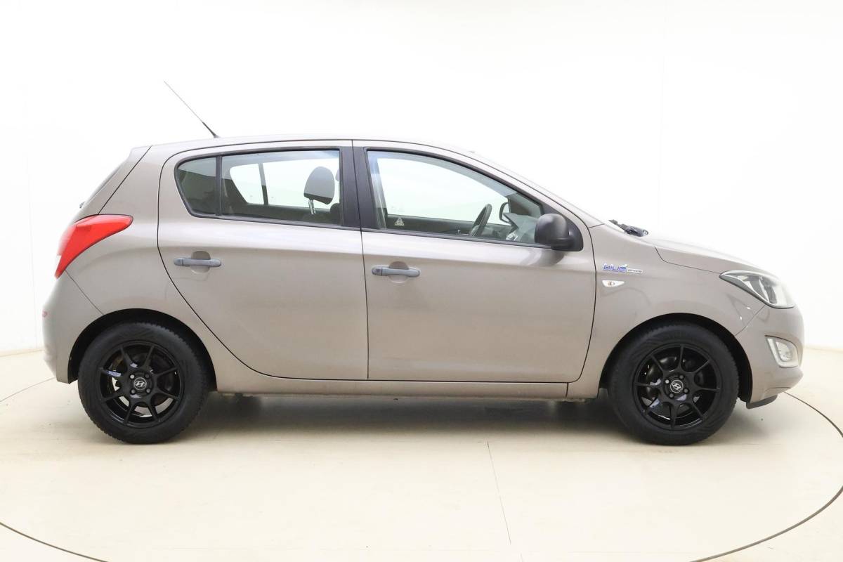 Hyundai i20 Hyundai i20 1.2i i-Motion 85pk | 5 Deurs | Airco | Lichtmetalen Velgen | Audio | Weinig Kilometers