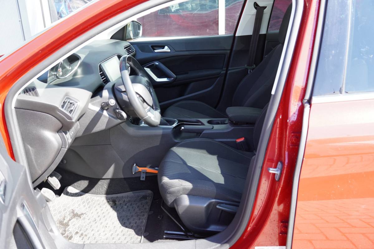 Peugeot 308 Peugeot 308 SW 1.6 BlueHDI Blue Lease Executive nav/panoramadak/trekhaak