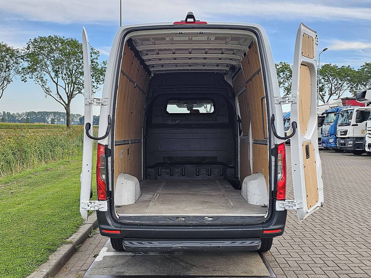 Mercedes-Benz Sprinter MERCEDES-BENZ SPRINTER 317 l2h2 mbux automaat