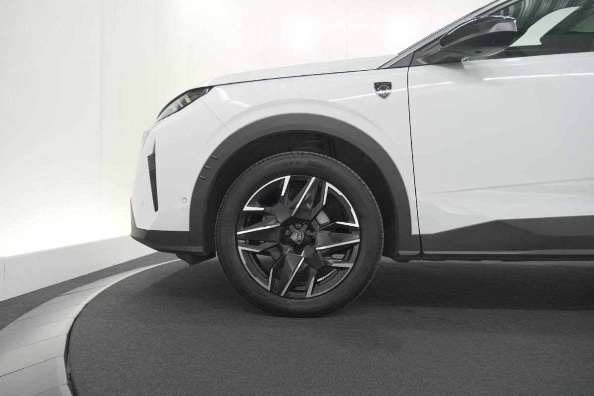 Peugeot 3008 Peugeot 3008 1.2 Hybrid 136 GT | Panoramadak | FOCAL Audio | Alcantara Executive Pakket | 360 Camera | Adaptieve Cruise Control