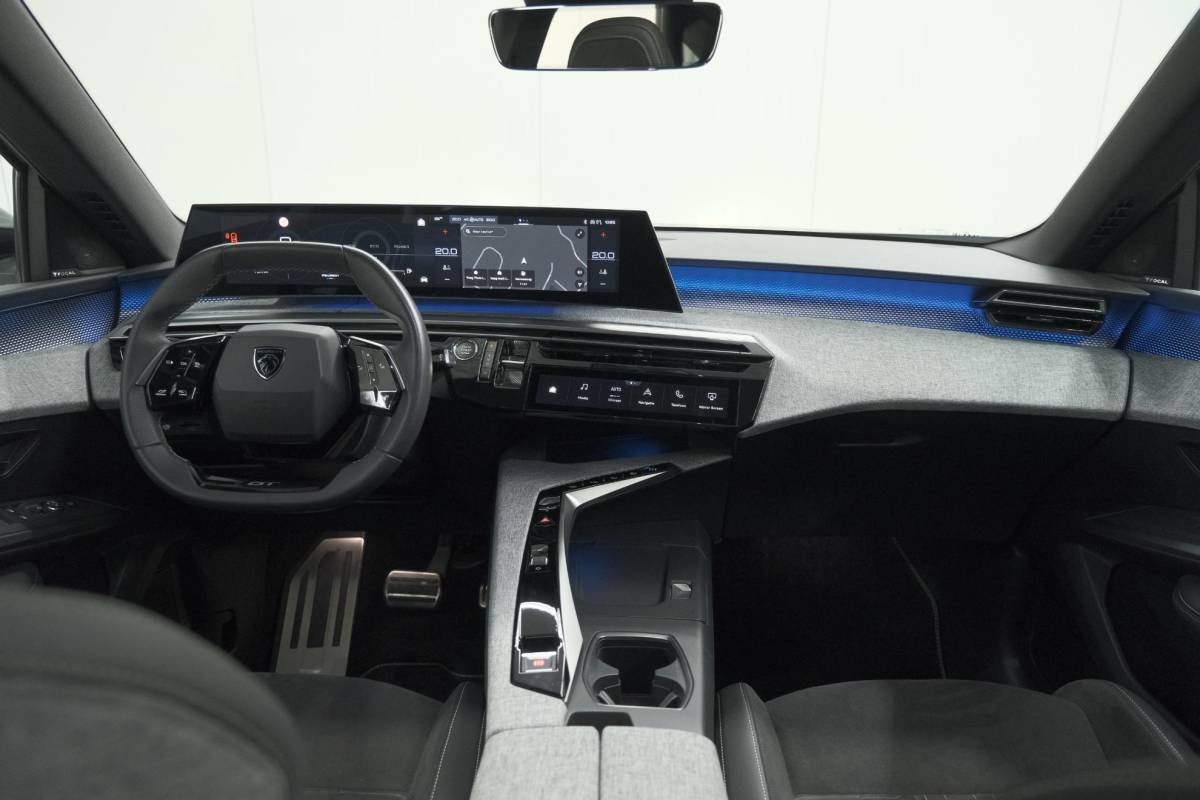 Peugeot 3008 Peugeot 3008 1.2 Hybrid 136 GT | Panoramadak | FOCAL Audio | Alcantara Executive Pakket | 360 Camera | Adaptieve Cruise Control