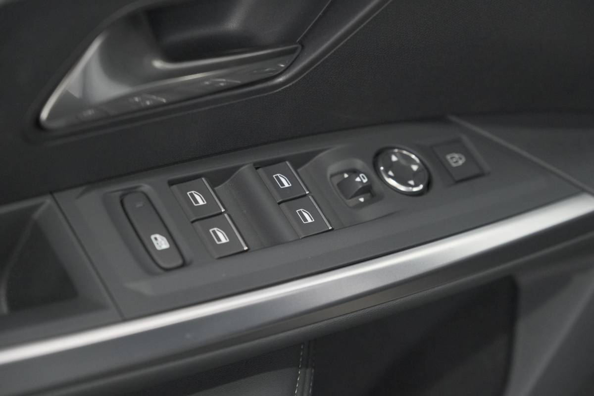 Peugeot 3008 Peugeot 3008 1.2 Hybrid 136 GT | Panoramadak | FOCAL Audio | Alcantara Executive Pakket | 360 Camera | Adaptieve Cruise Control