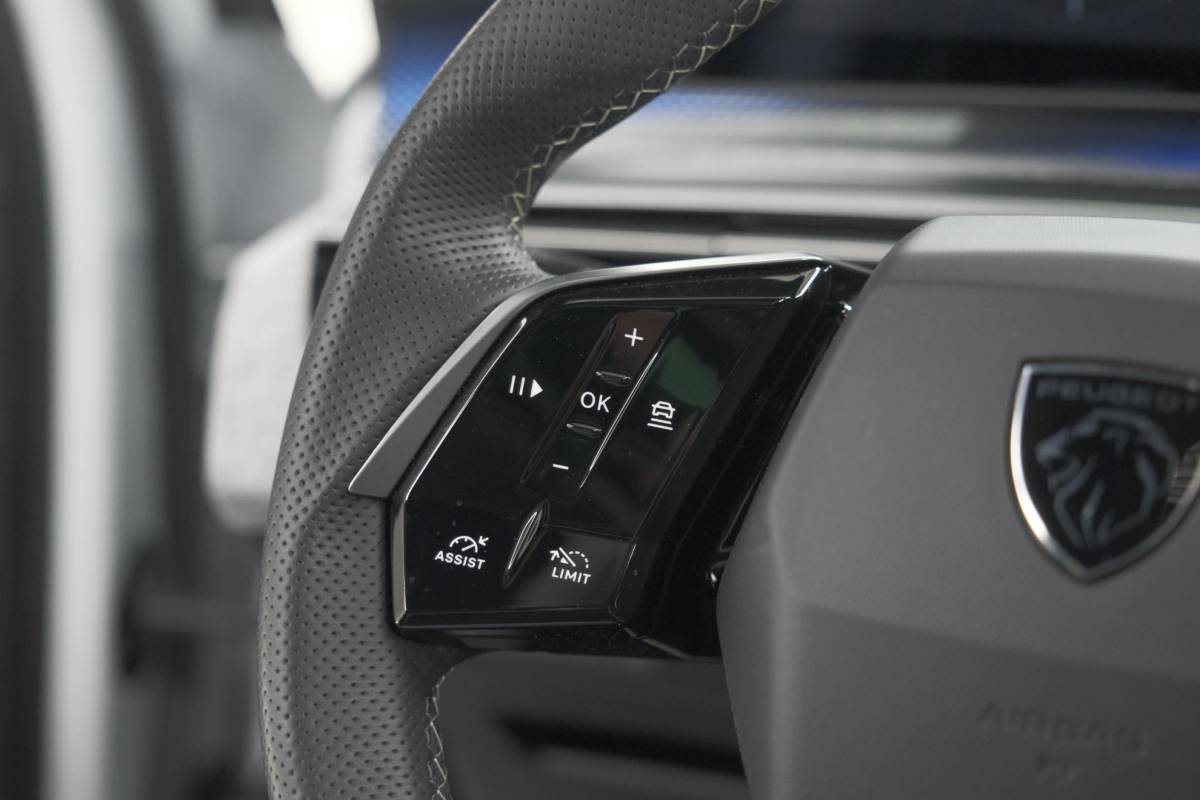 Peugeot 3008 Peugeot 3008 1.2 Hybrid 136 GT | Panoramadak | FOCAL Audio | Alcantara Executive Pakket | 360 Camera | Adaptieve Cruise Control